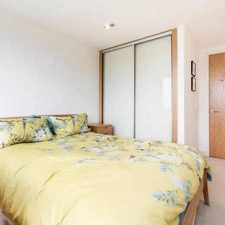 1 Bedroom Penthouse Flat In East Londres Extérieur photo