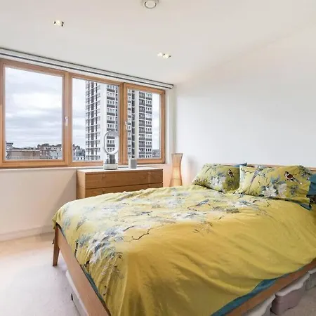 1 Bedroom Penthouse Flat In East Londres Extérieur photo